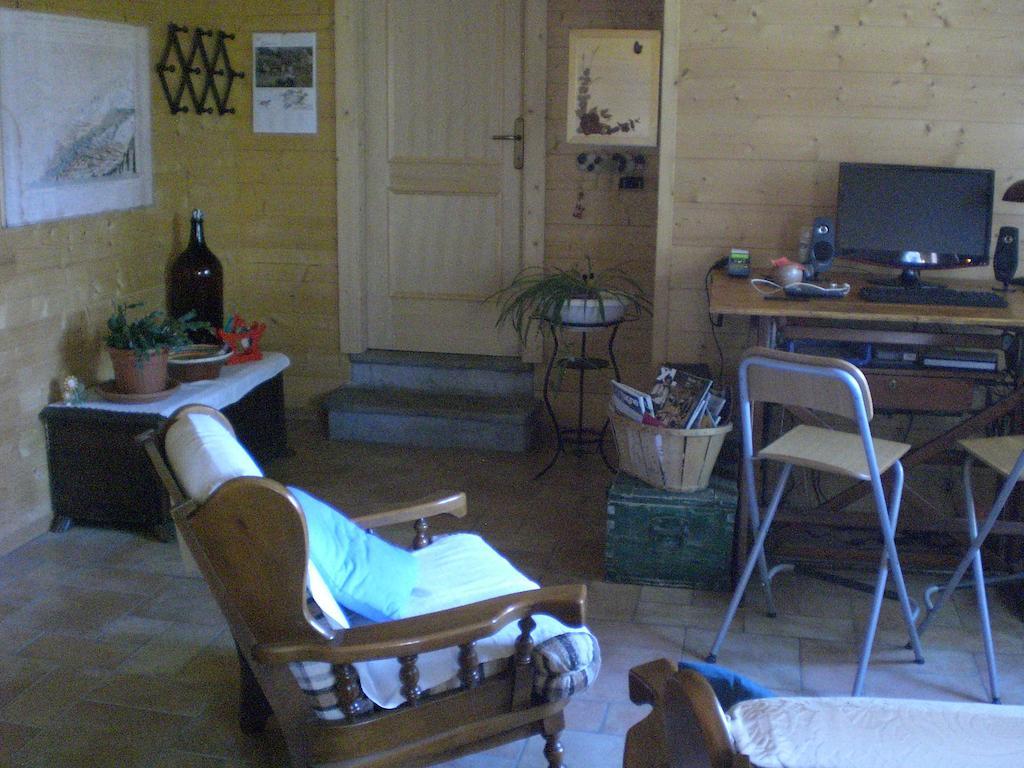 Pera Rionda Bed and Breakfast Caprie Buitenkant foto